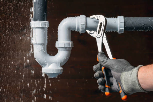 Professional Plumbing technician working in Heidenheimer, TX